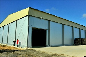 Новгород: 11 фермеров объединились в кооператив и построили овощехранилище